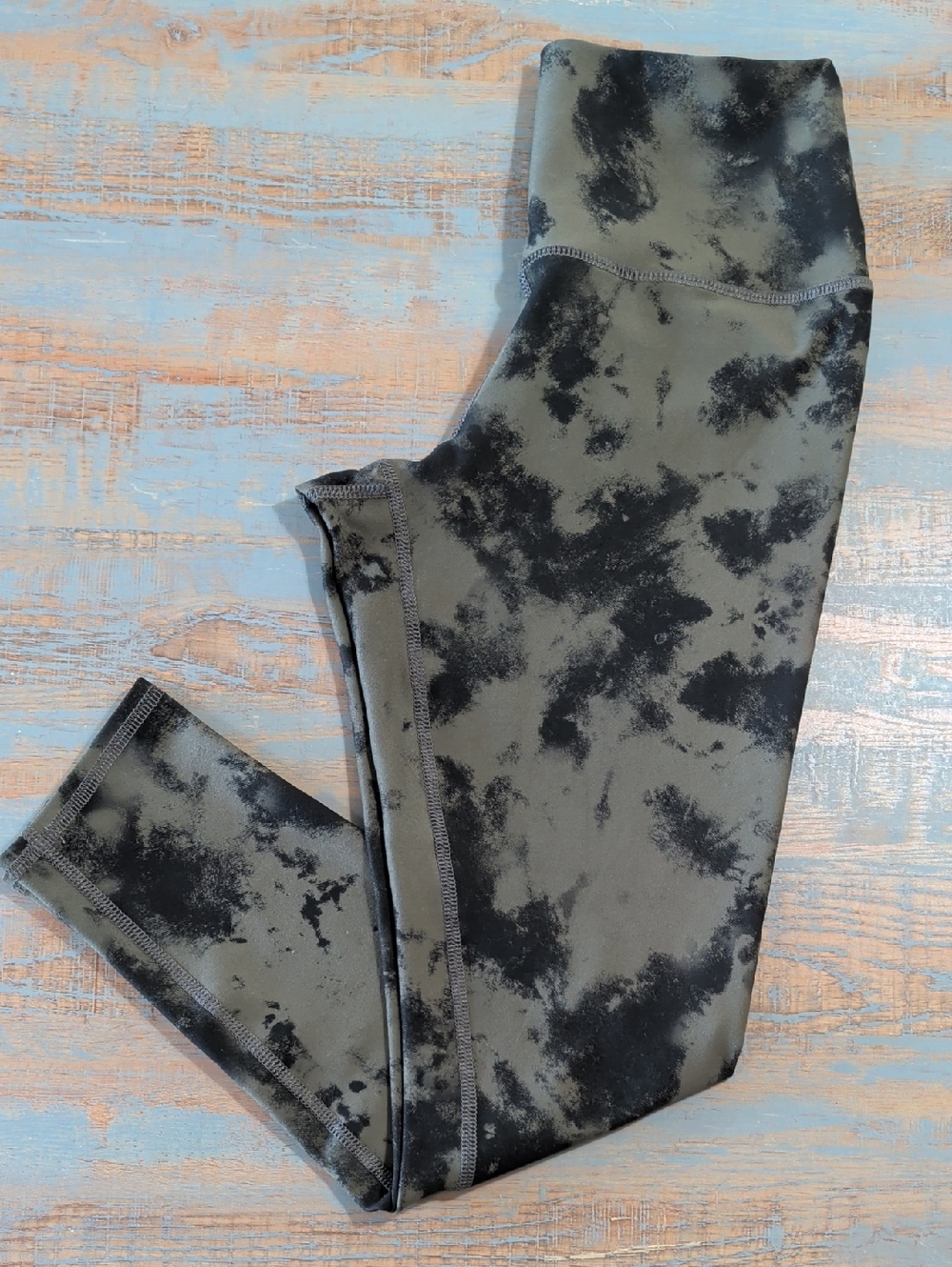 Evolution and Creation Black & Olive Green Camouflage Active Leggings (Size: M)